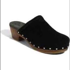 UGG Evie Black Suede Sheepskin Clogs Mules 6